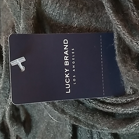 Lucky Brand Dark Gray Scarf 18 x 90 inches including the fringe. NWT - Picture 2 of 7